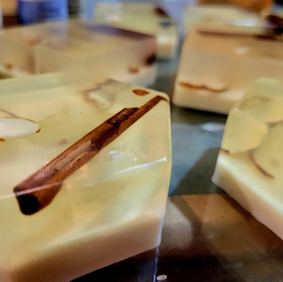 BeTTerSkin Holistics-Cinnamon Stick & Almond Slice Wildcrafted  Soap Baskets - Picture 3 of 6